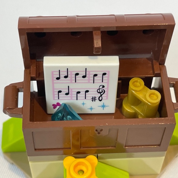 Lego Disney princess Ariel’s amazing Treasures 41050 - Picture 3 of 5